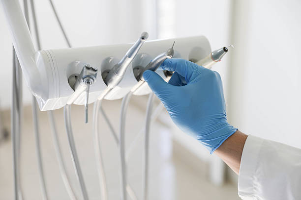 Professional Emergency Dentist technician working in Flushing, MI